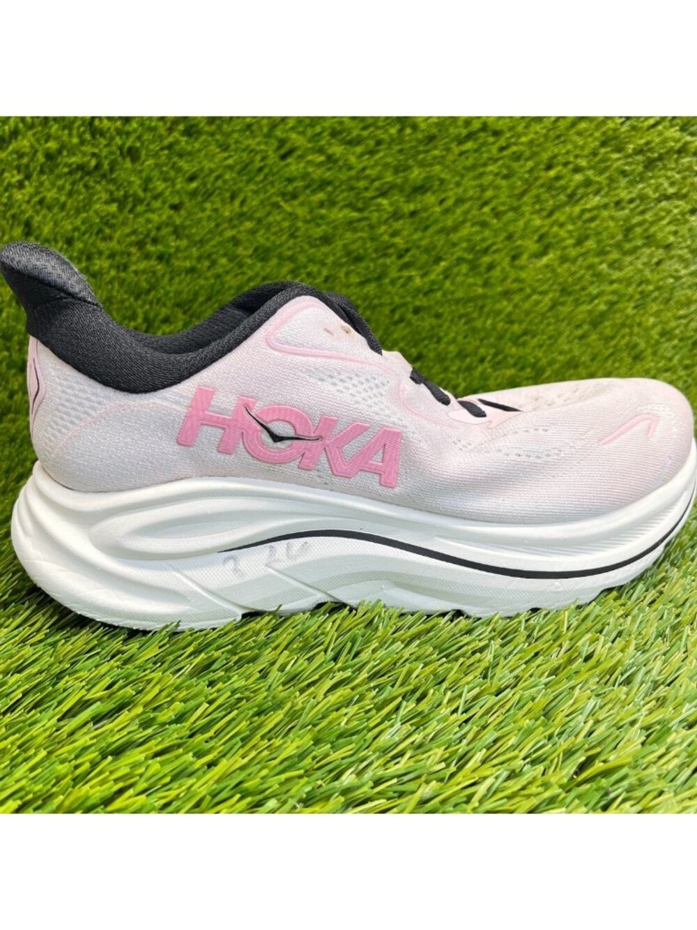 Hoka One One Clifton 10 Womens Size 7.5D Pink Athletic Running Shoes Sneakers